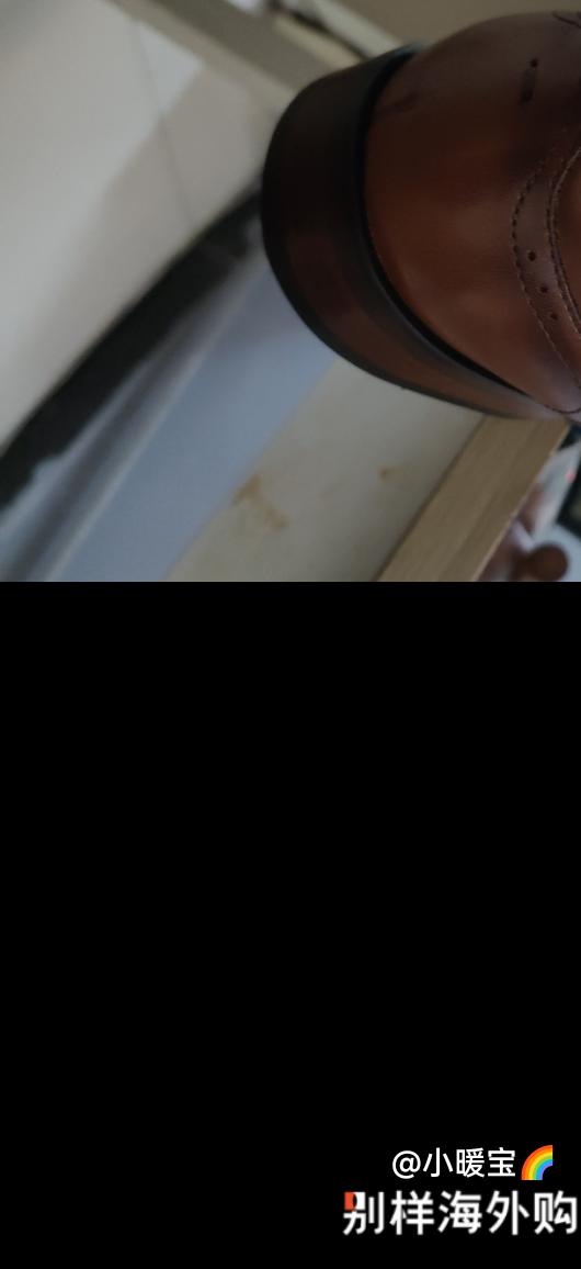 用户小***🌈对商品的晒单评价: 期待的宝贝终于收到，马上打开试穿一下，尺码好准确正合适，本人穿41码的，无论做工还是皮革都非常好，没有瑕疵地方，非常愉快的一次购物，祝老板生意兴隆，财源广进, 点赞数: 4