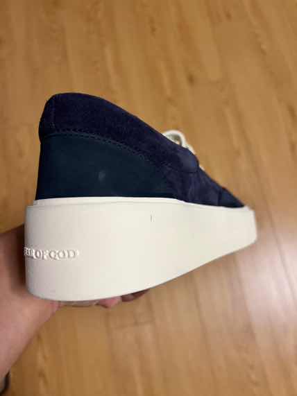 文艺复兴啊，这价格是真香！比初代的鞋型优化好了，正常尺码不挤脚啦。