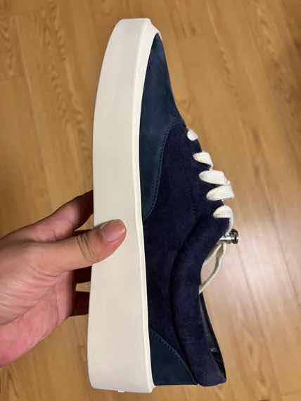 文艺复兴啊，这价格是真香！比初代的鞋型优化好了，正常尺码不挤脚啦。