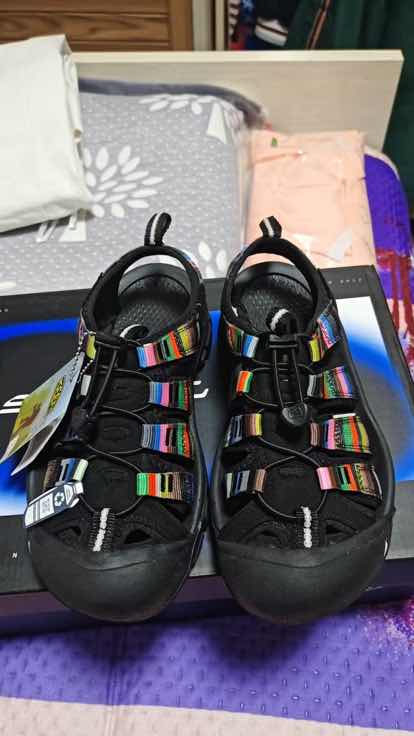 用户匿名用户对商品的晒单评价: 很不错的舒服划算, 点赞数: 5