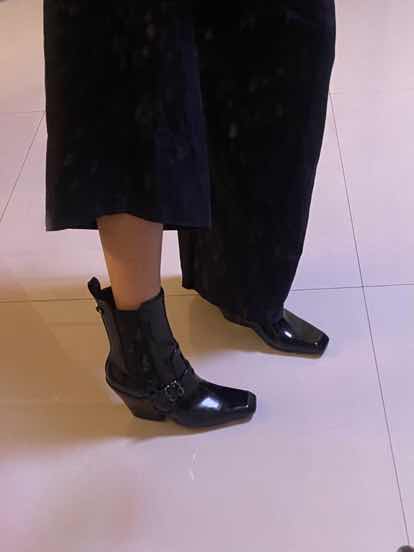 用户匿名用户对商品的晒单评价: 好看，不累，百搭, 点赞数: 6