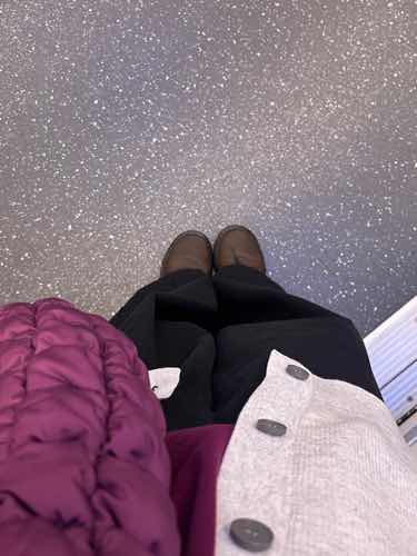 用户匿名用户对商品的晒单评价: 鞋子特别好看，穿着还很舒服！特别适合秋冬，下雨也能穿, 点赞数: 13