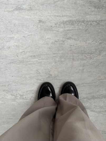 用户🌈***G对商品的晒单评价: Tod's的鞋很舒服，皮子挺阔有光泽，鞋跟增高恰到好处，靴口收得很好，显腿细。正常脚型，平时RV的乐福鞋也穿36.5，亚瑟士运动鞋38，Tod‘s我也选了36.5，非常合适。如果想要穿厚的羊毛袜，买37也可以。, 点赞数: 5