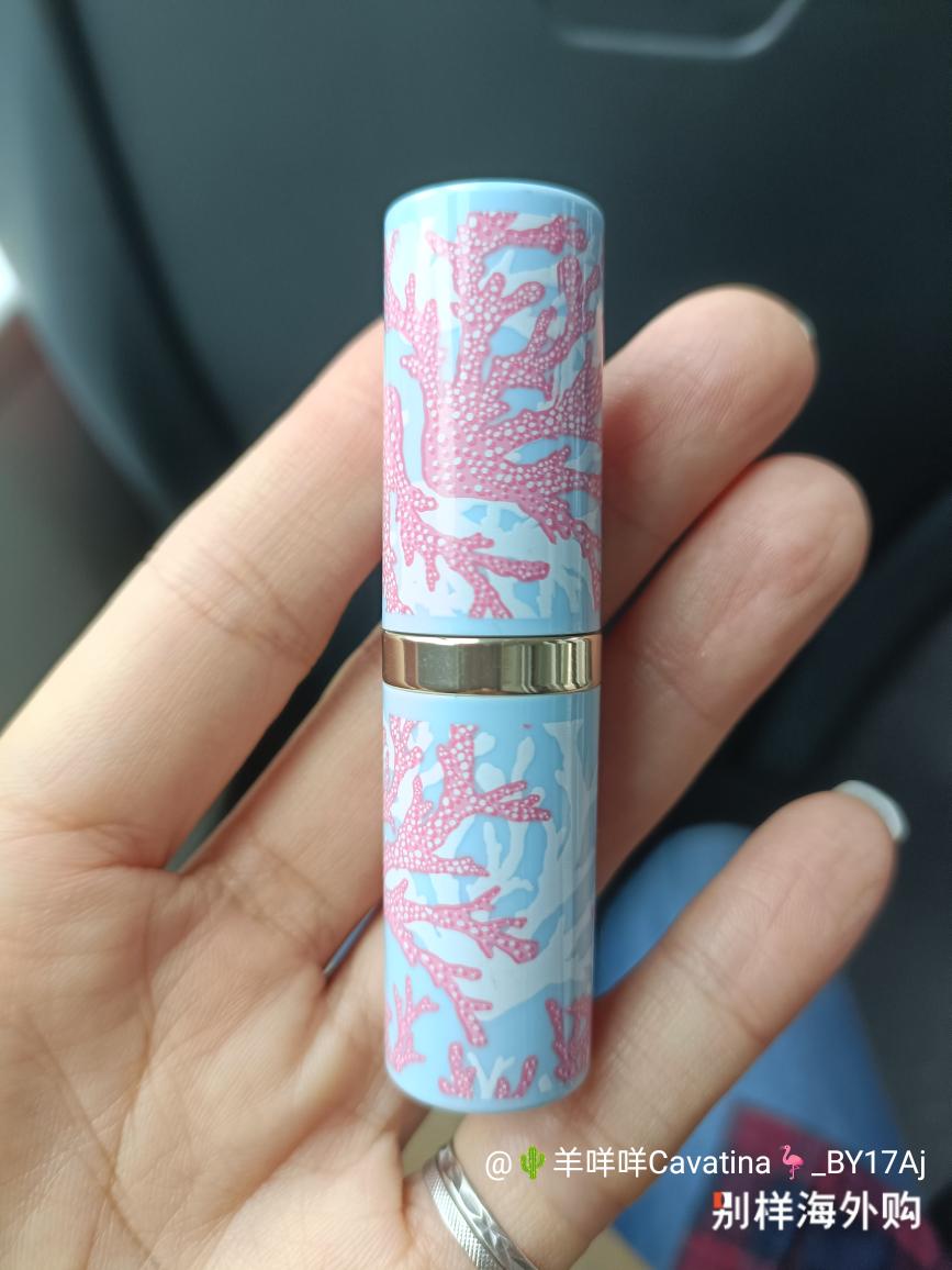 用户🌵***j对商品的晒单评价: 管子的颜色好乖，和图片不同也是个惊喜。没有包装，但是商品完好，没有异味。这个颜色好看，比较百搭。I LOVE IT！, 点赞数: 8