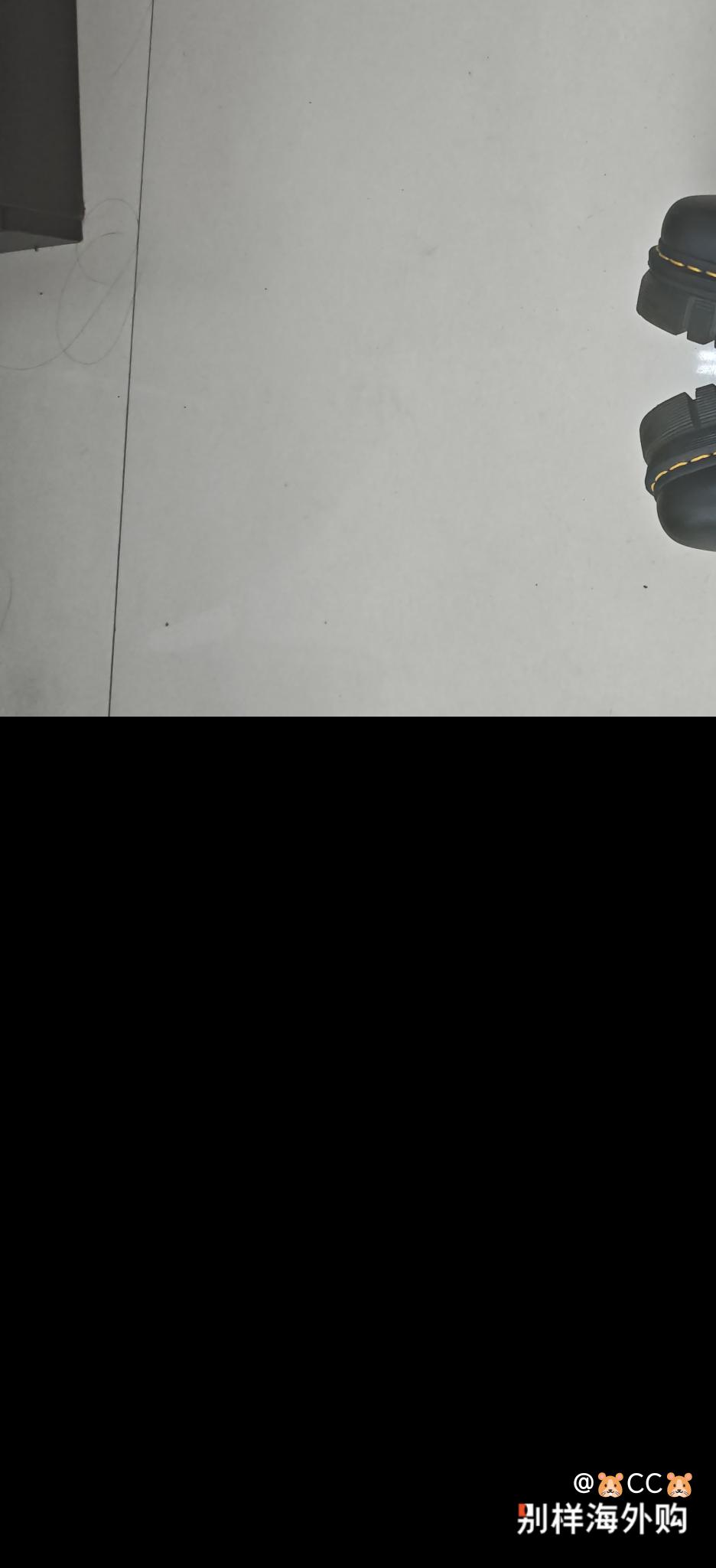 用户🐹***🐹对商品的晒单评价: 这个鞋皮质很好，穿了好多次了都不爱出褶，有明显的增高，至少5厘米，穿着时间长的话会有点板脚，但不磨脚，总体舒适, 点赞数: 1